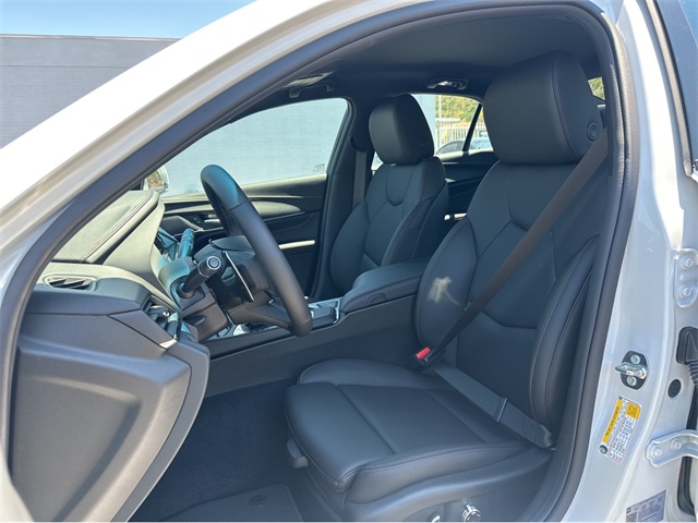 Vehicle image 8 of 34