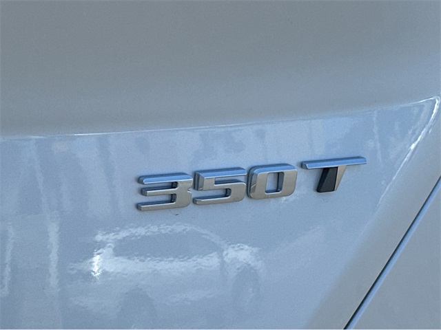 Vehicle image 32 of 34