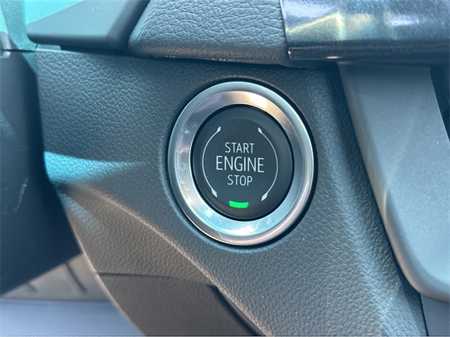 Vehicle image 22 of 34