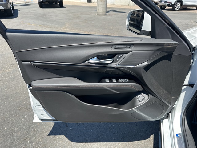Vehicle image 14 of 34