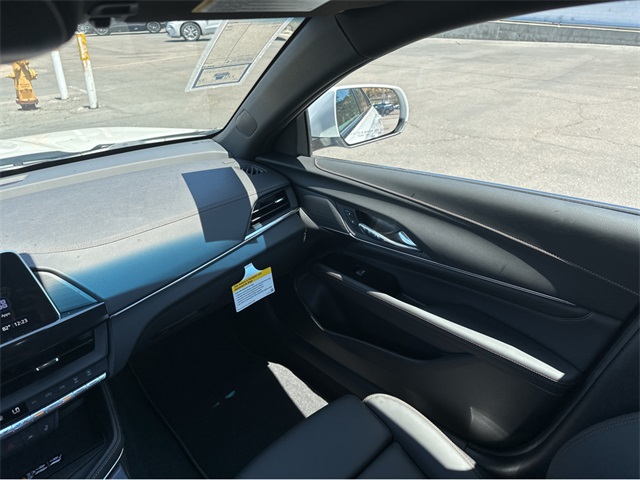 Vehicle image 17 of 34