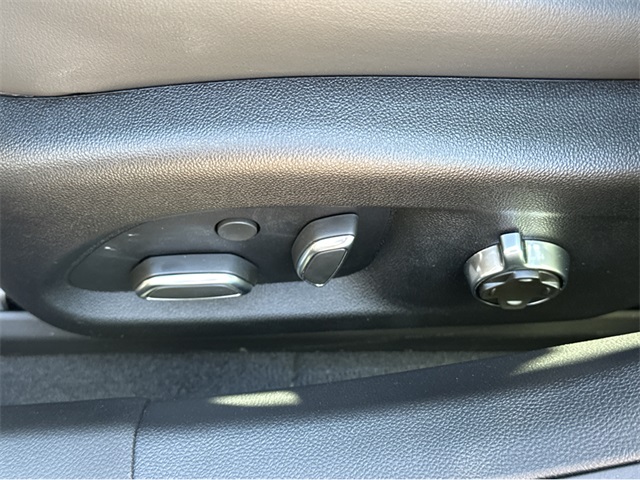 Vehicle image 28 of 35