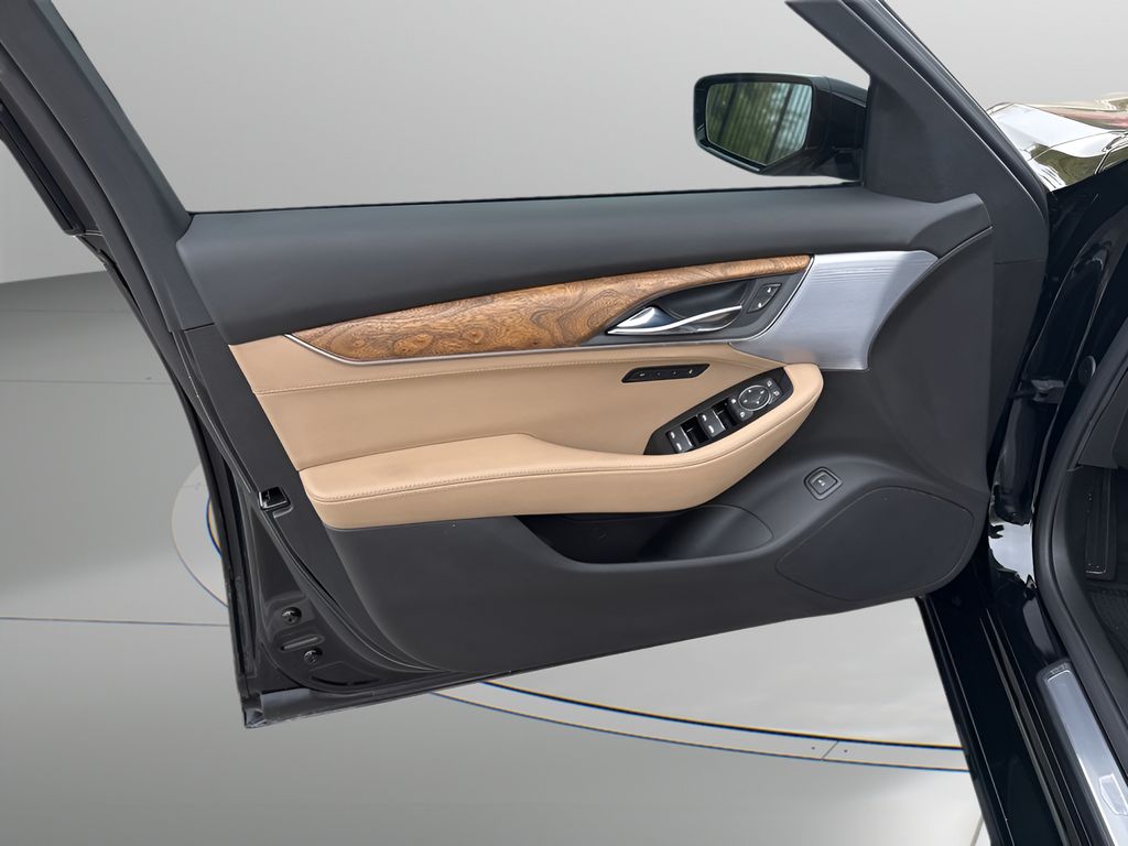 Vehicle image 14 of 40