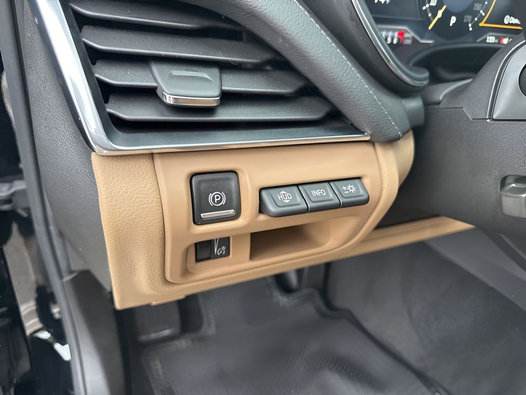 Vehicle image 19 of 40