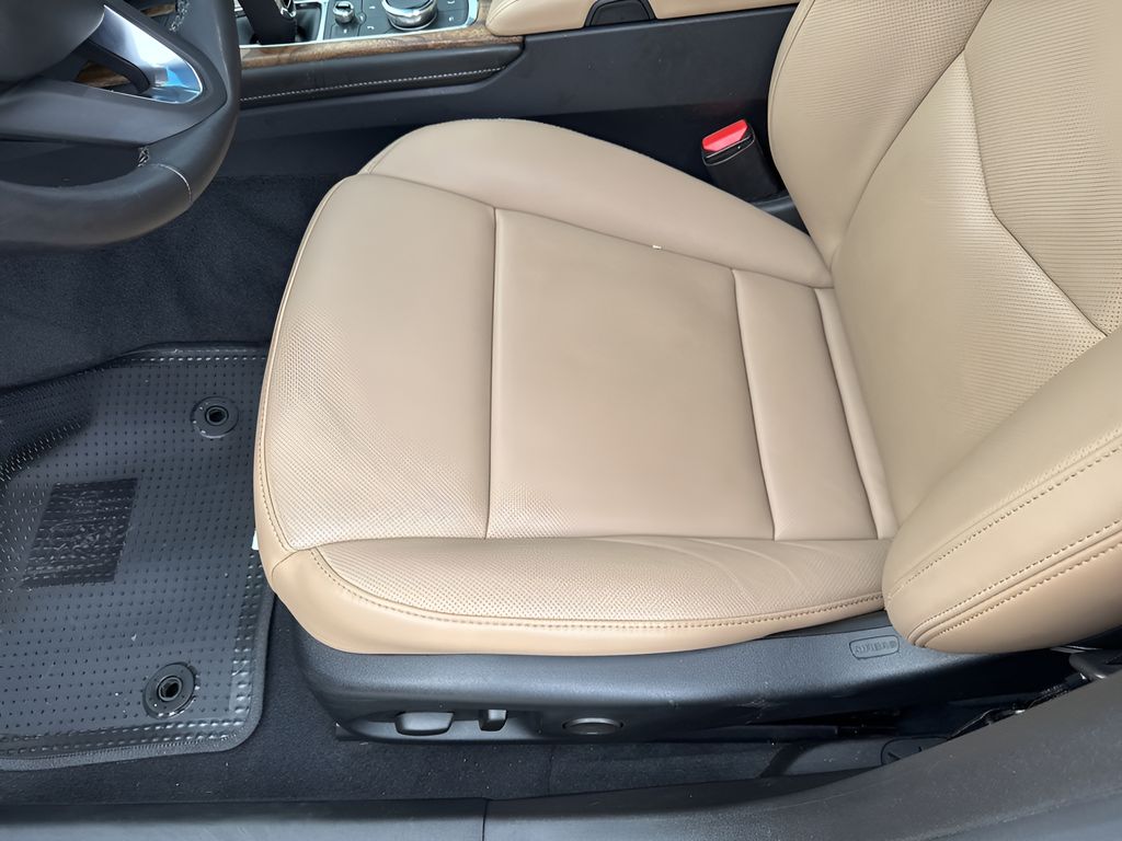 Vehicle image 17 of 40