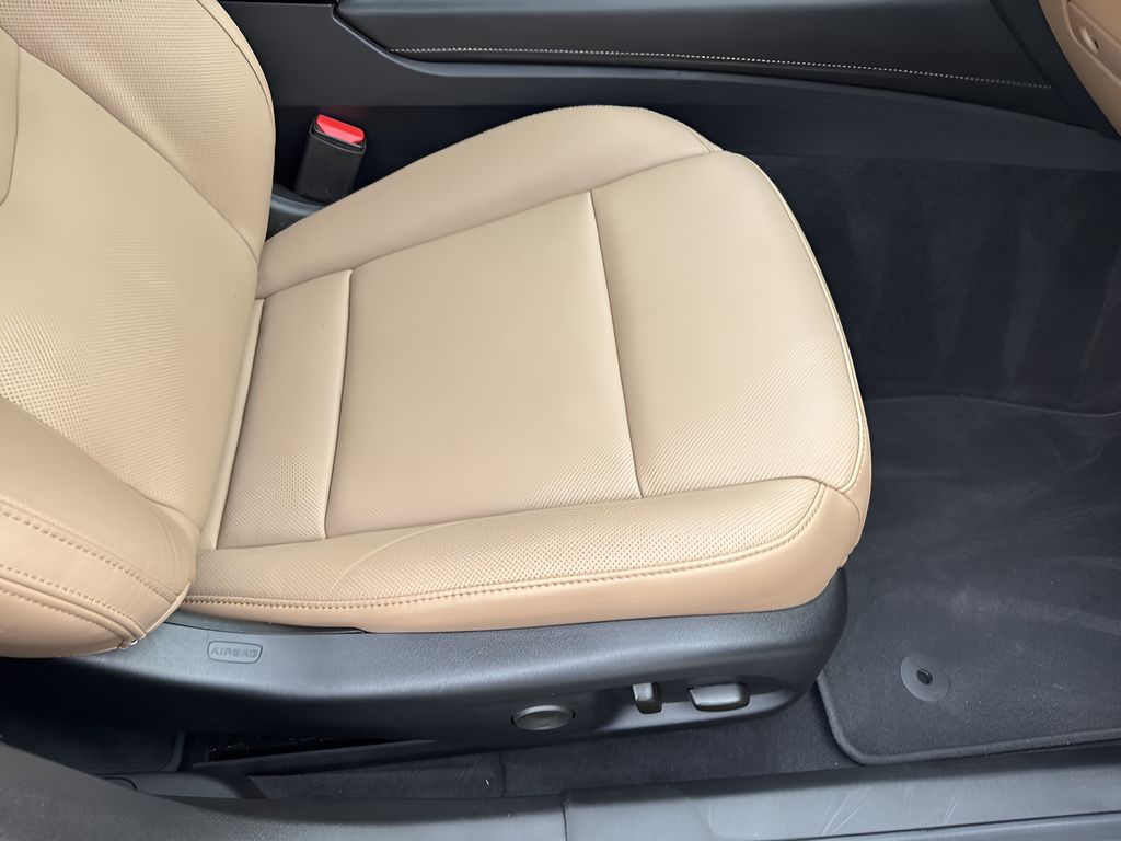 Vehicle image 13 of 40