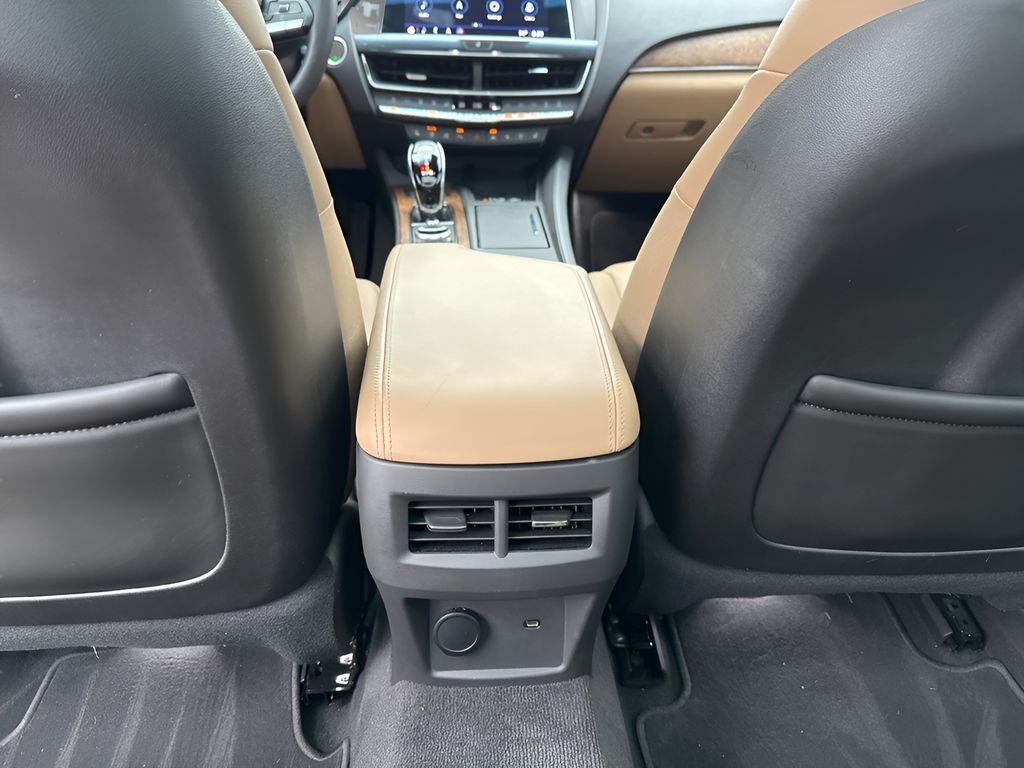 Vehicle image 38 of 40