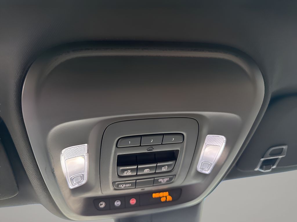 Vehicle image 31 of 40