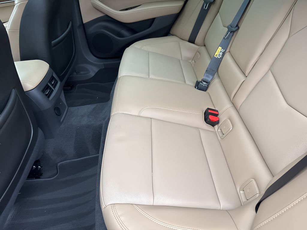 Vehicle image 36 of 40