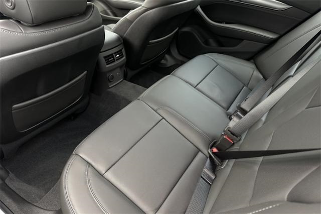 Vehicle image 10 of 32