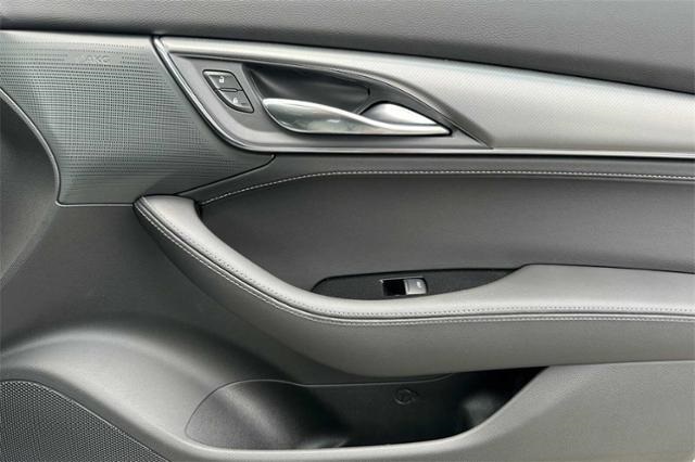 Vehicle image 21 of 32