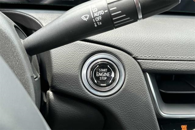 Vehicle image 25 of 32