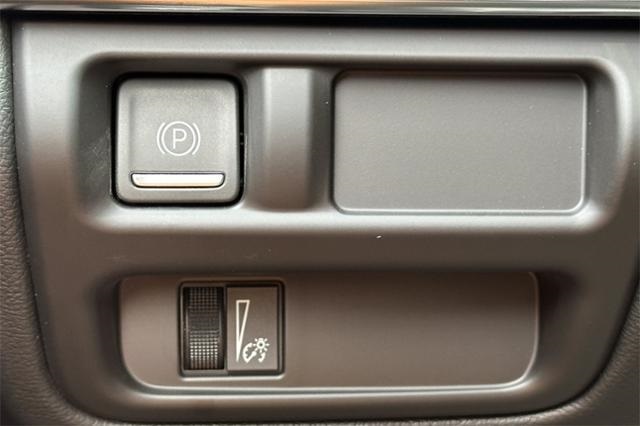 Vehicle image 22 of 32