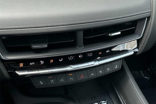 Vehicle image 27 of 32