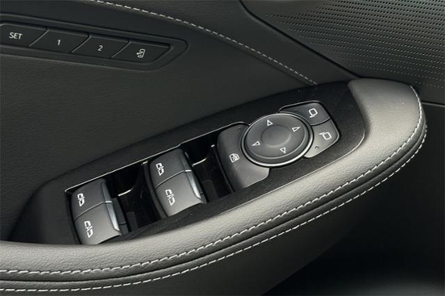 Vehicle image 24 of 32