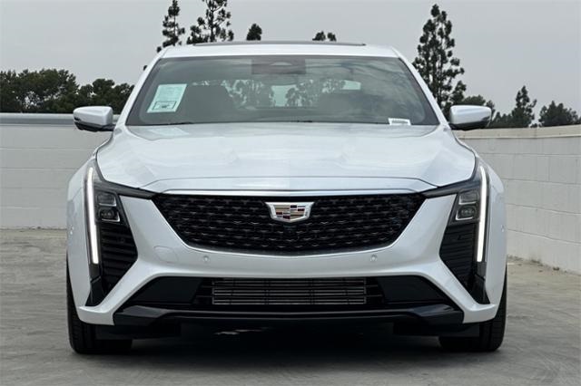 Vehicle image 2 of 32