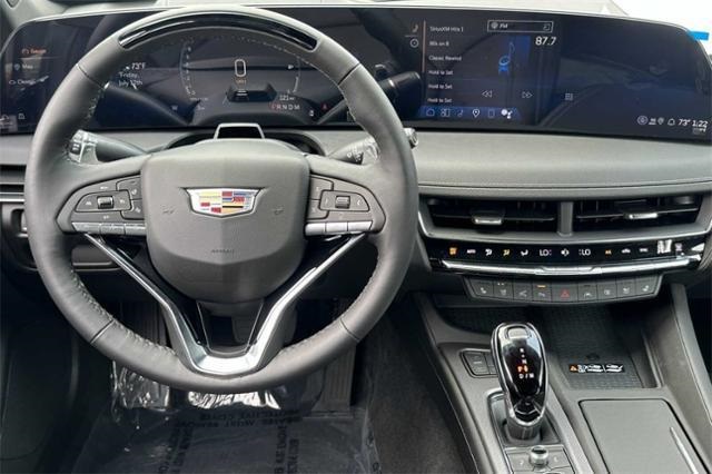 Vehicle image 15 of 32