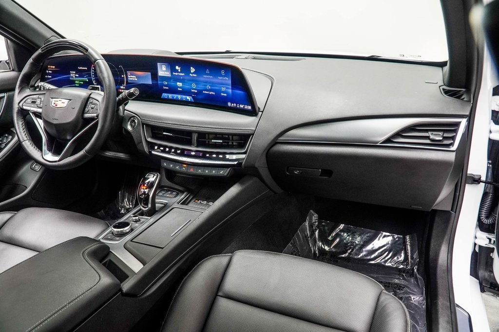 Vehicle image 16 of 39