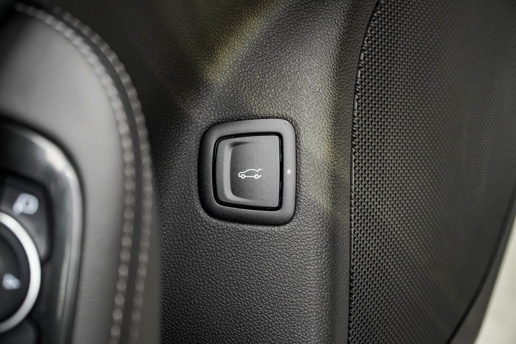 Vehicle image 32 of 39