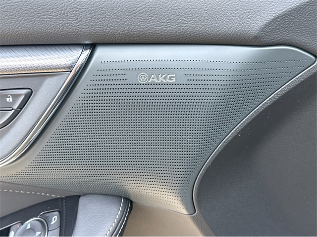 Vehicle image 34 of 35