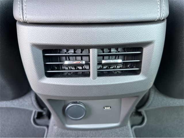 Vehicle image 15 of 35