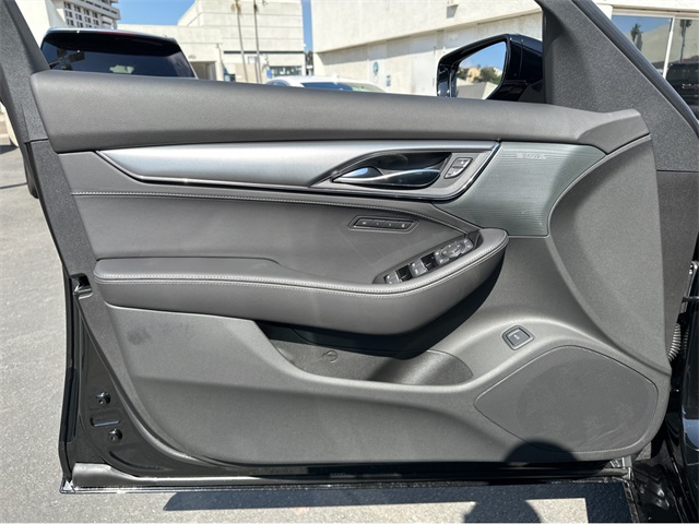 Vehicle image 14 of 35