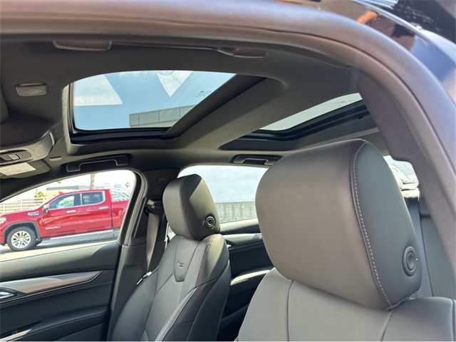 Vehicle image 10 of 35
