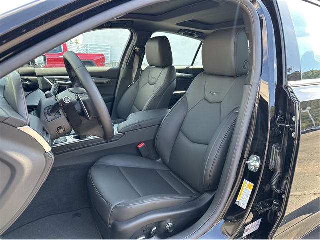 Vehicle image 11 of 35