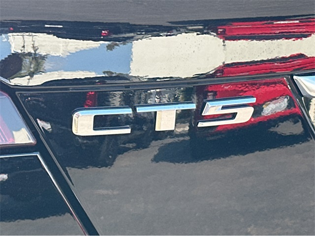 Vehicle image 33 of 35