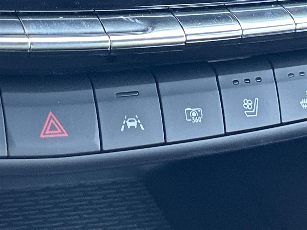 Vehicle image 20 of 36
