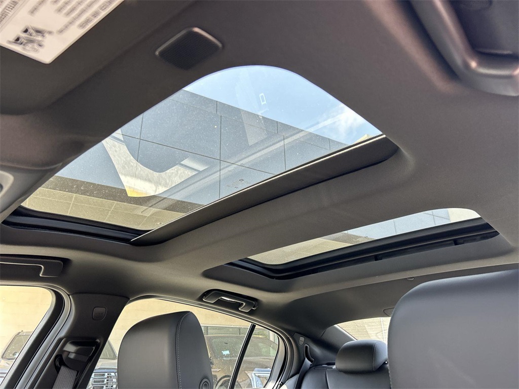 Vehicle image 6 of 36