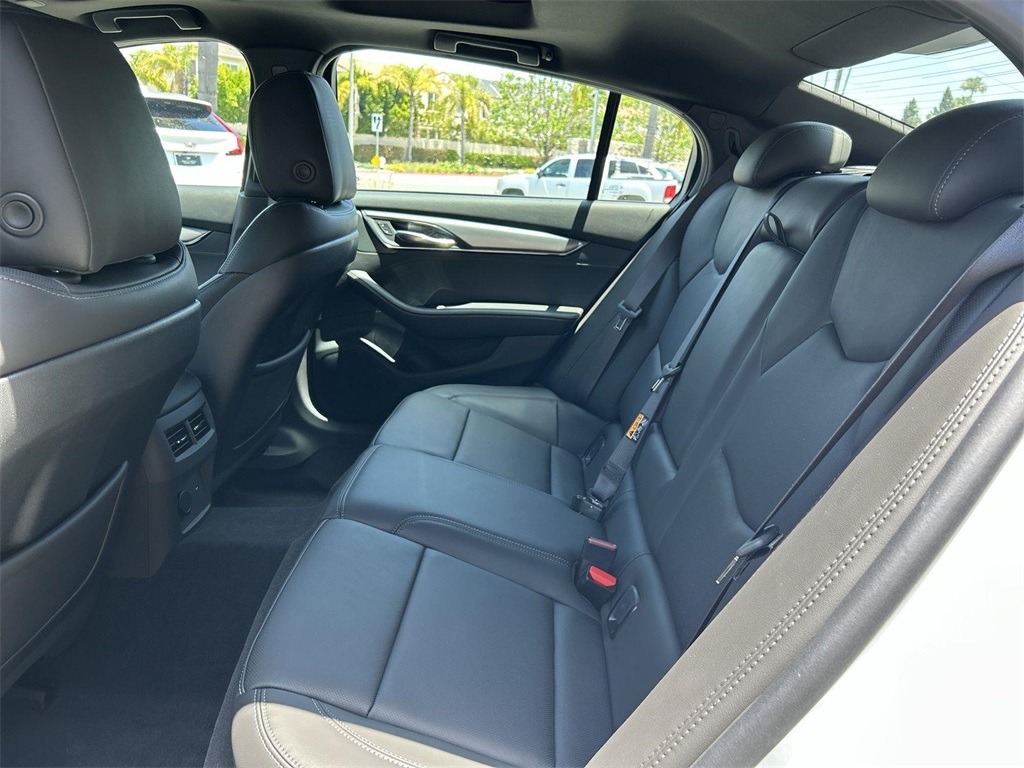 Vehicle image 28 of 36