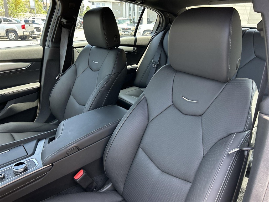 Vehicle image 26 of 36