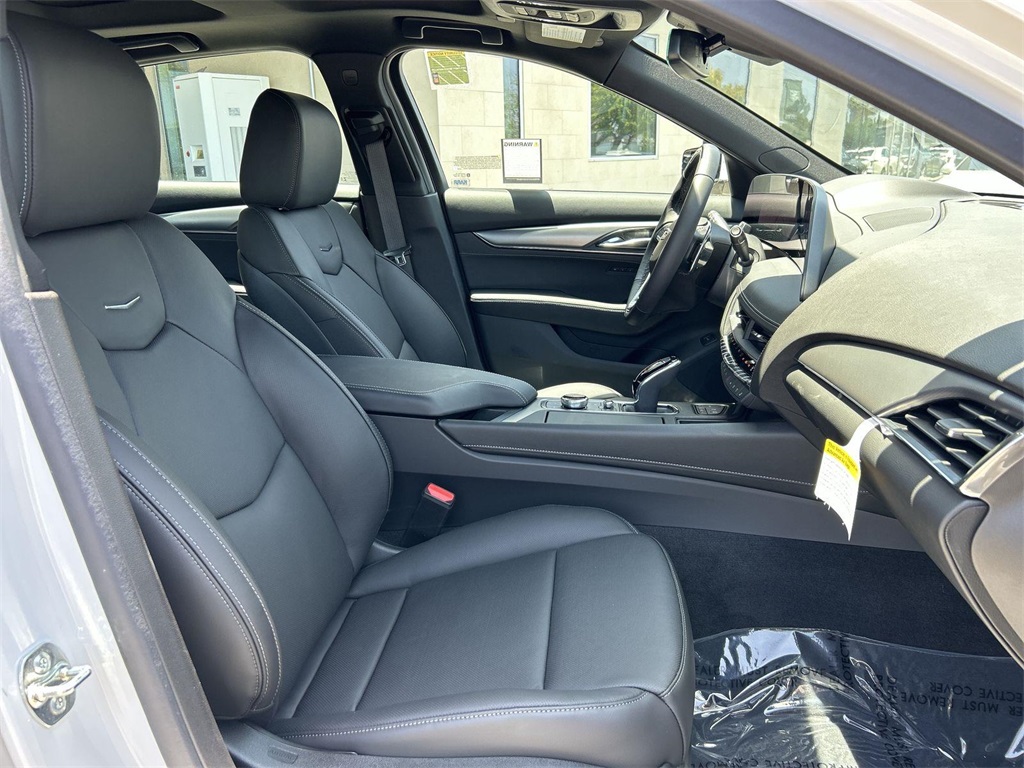 Vehicle image 34 of 36