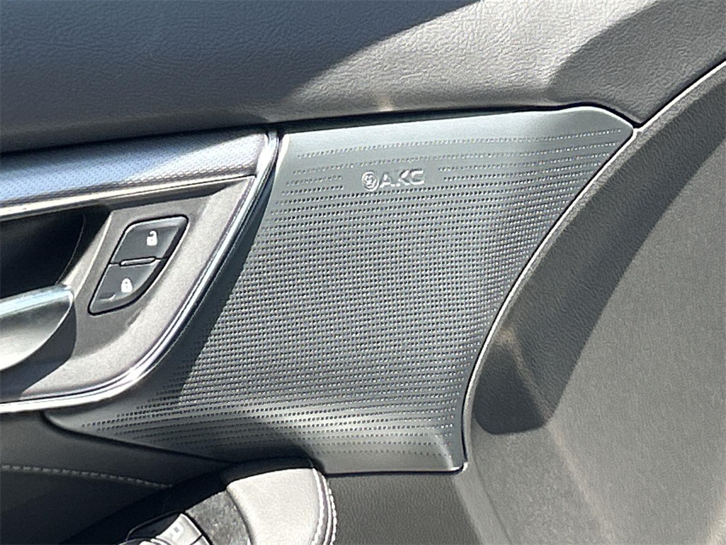 Vehicle image 22 of 36