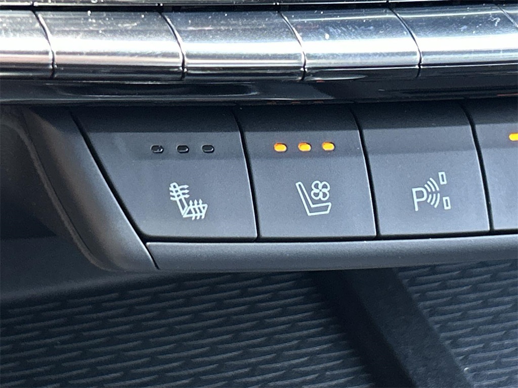 Vehicle image 19 of 36