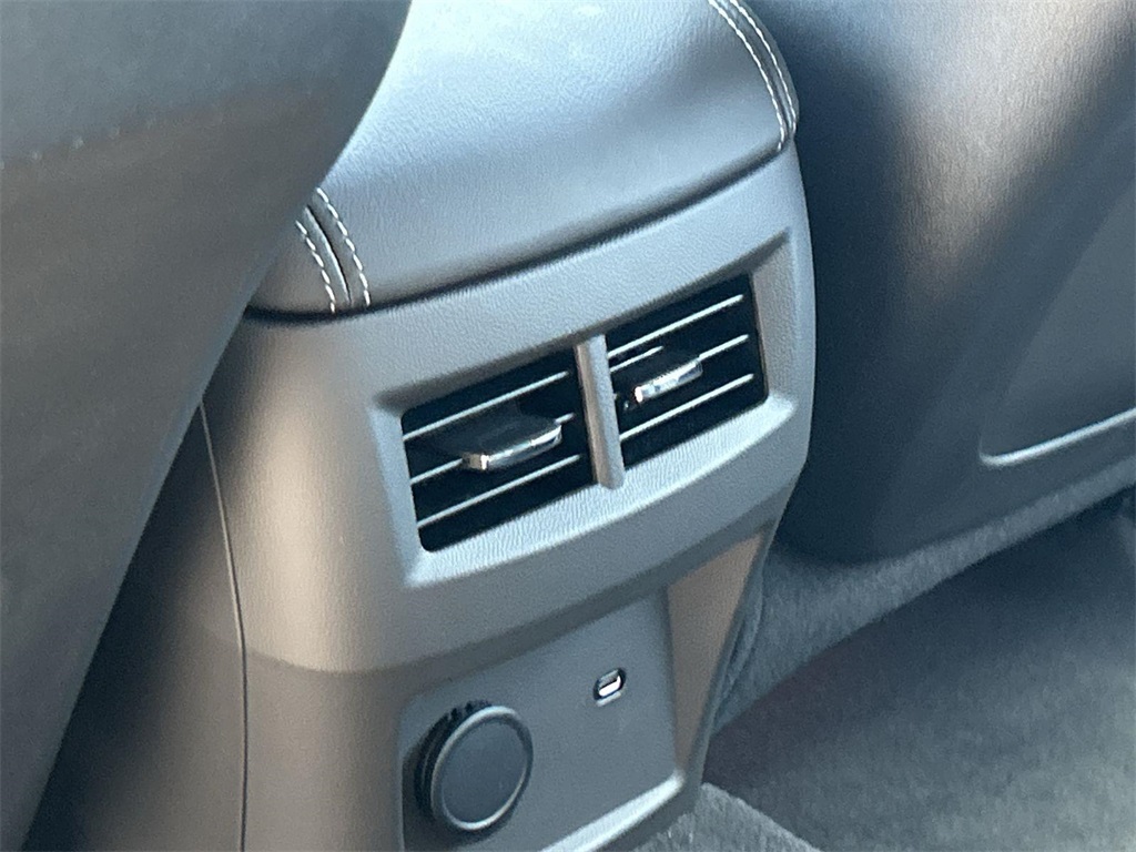 Vehicle image 29 of 36