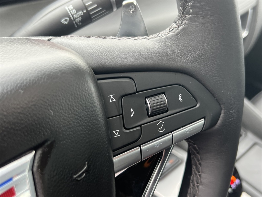 Vehicle image 21 of 40