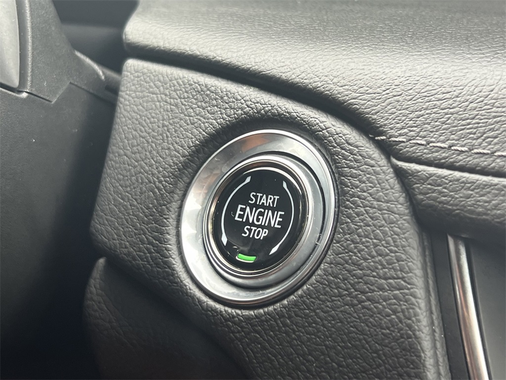 Vehicle image 23 of 40