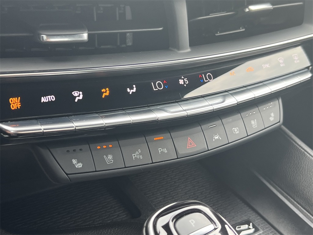 Vehicle image 27 of 40