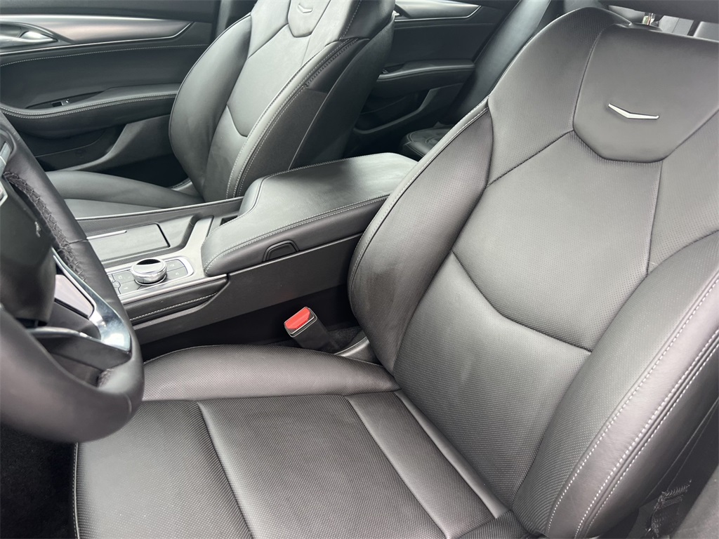Vehicle image 11 of 40