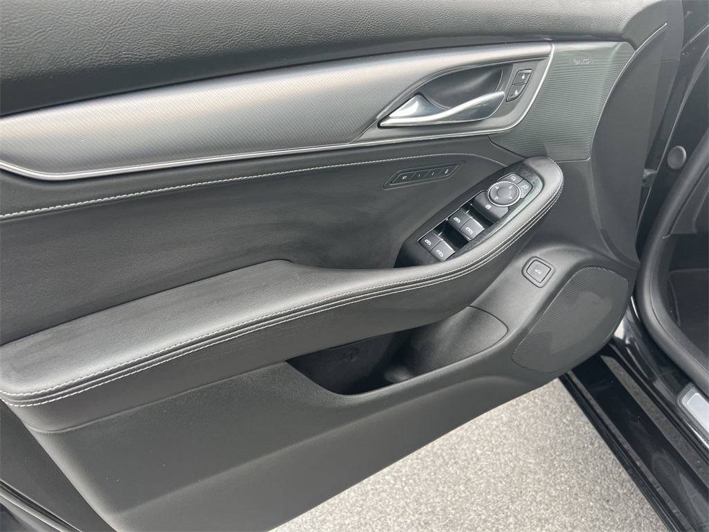 Vehicle image 16 of 40