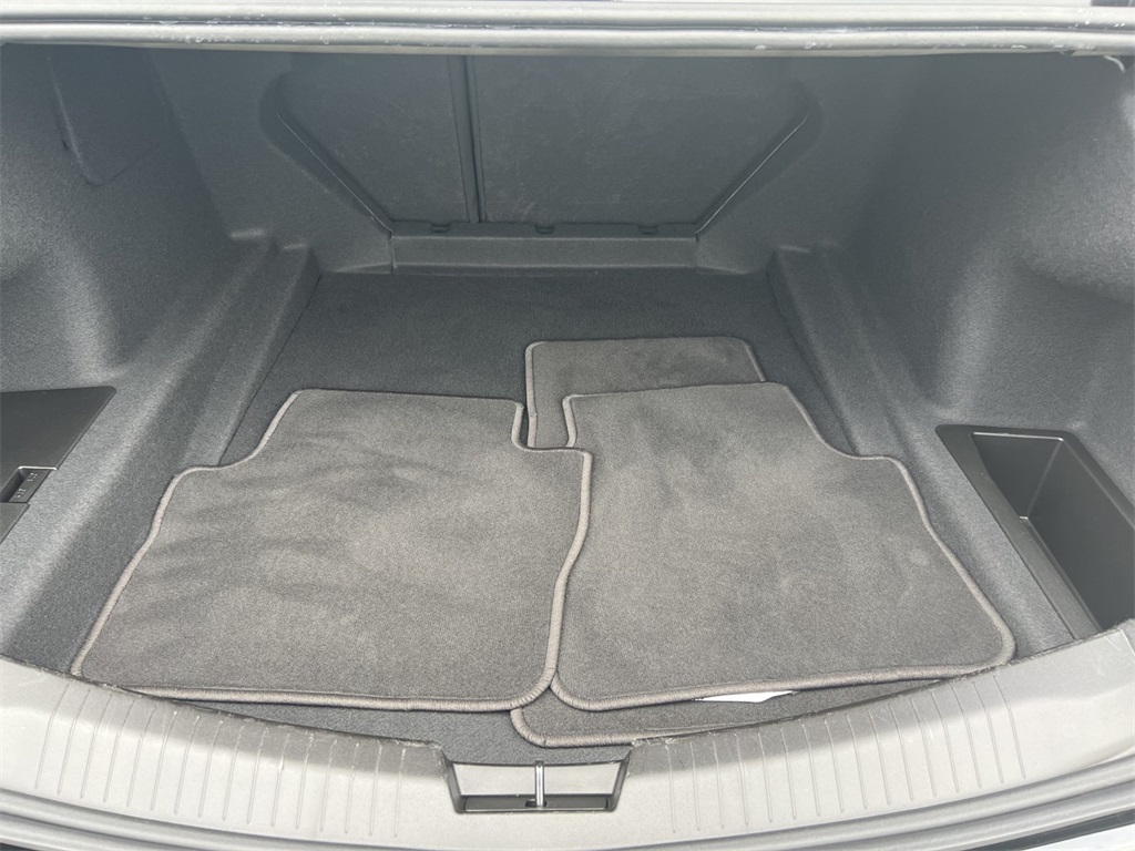 Vehicle image 15 of 40