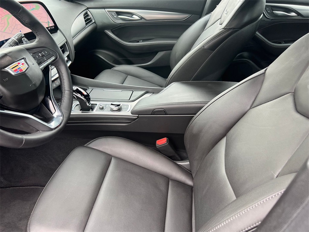 Vehicle image 10 of 40