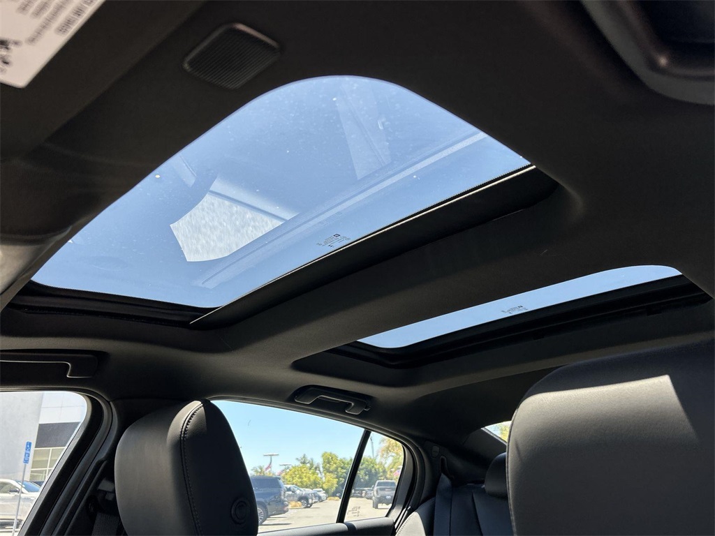 Vehicle image 15 of 36