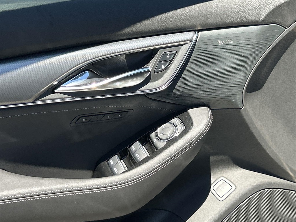Vehicle image 23 of 36