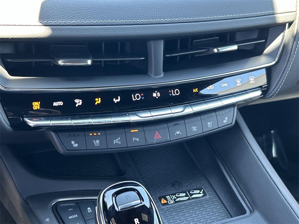 Vehicle image 33 of 36