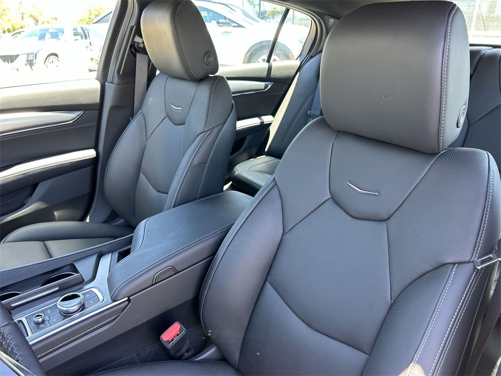 Vehicle image 9 of 36