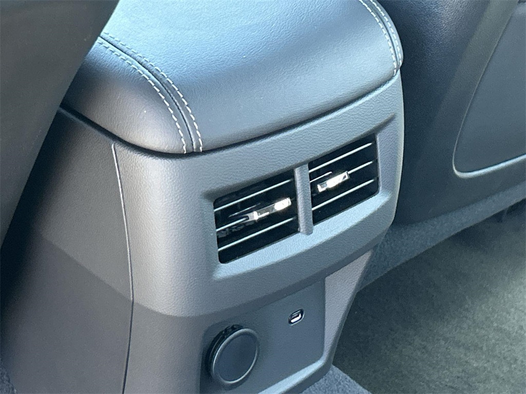 Vehicle image 28 of 36