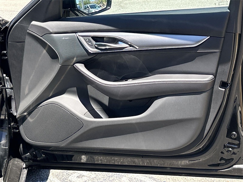 Vehicle image 25 of 36